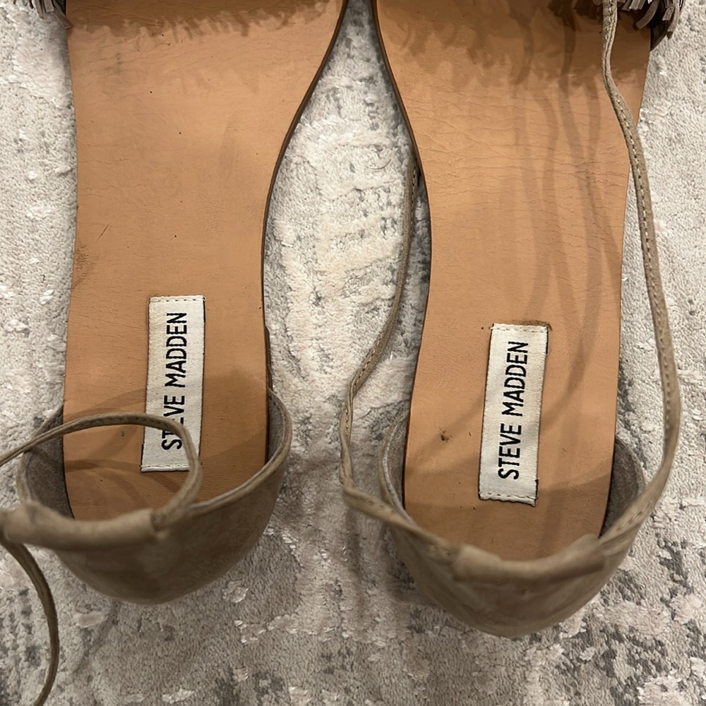 Steve Madden tie up fringe sandals - Picture 4 of 6